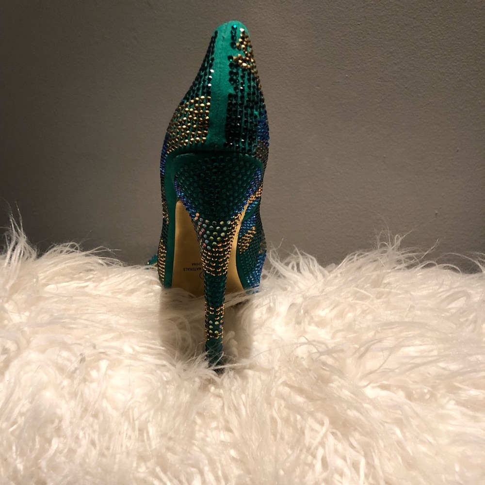 Heels - Picture 2 of 3